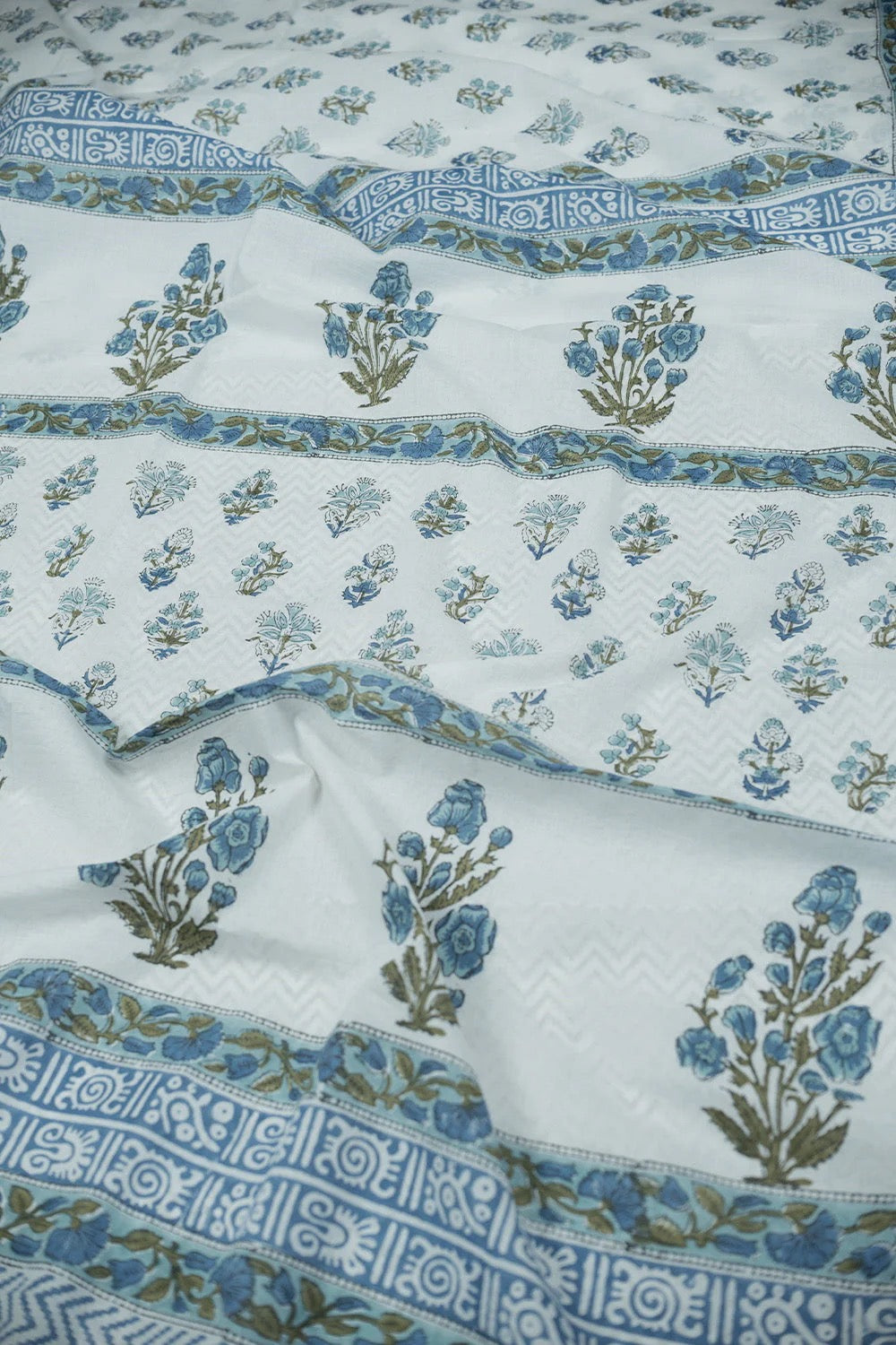 Butta Floral on Off-White Sanganeri Mul Cotton saree