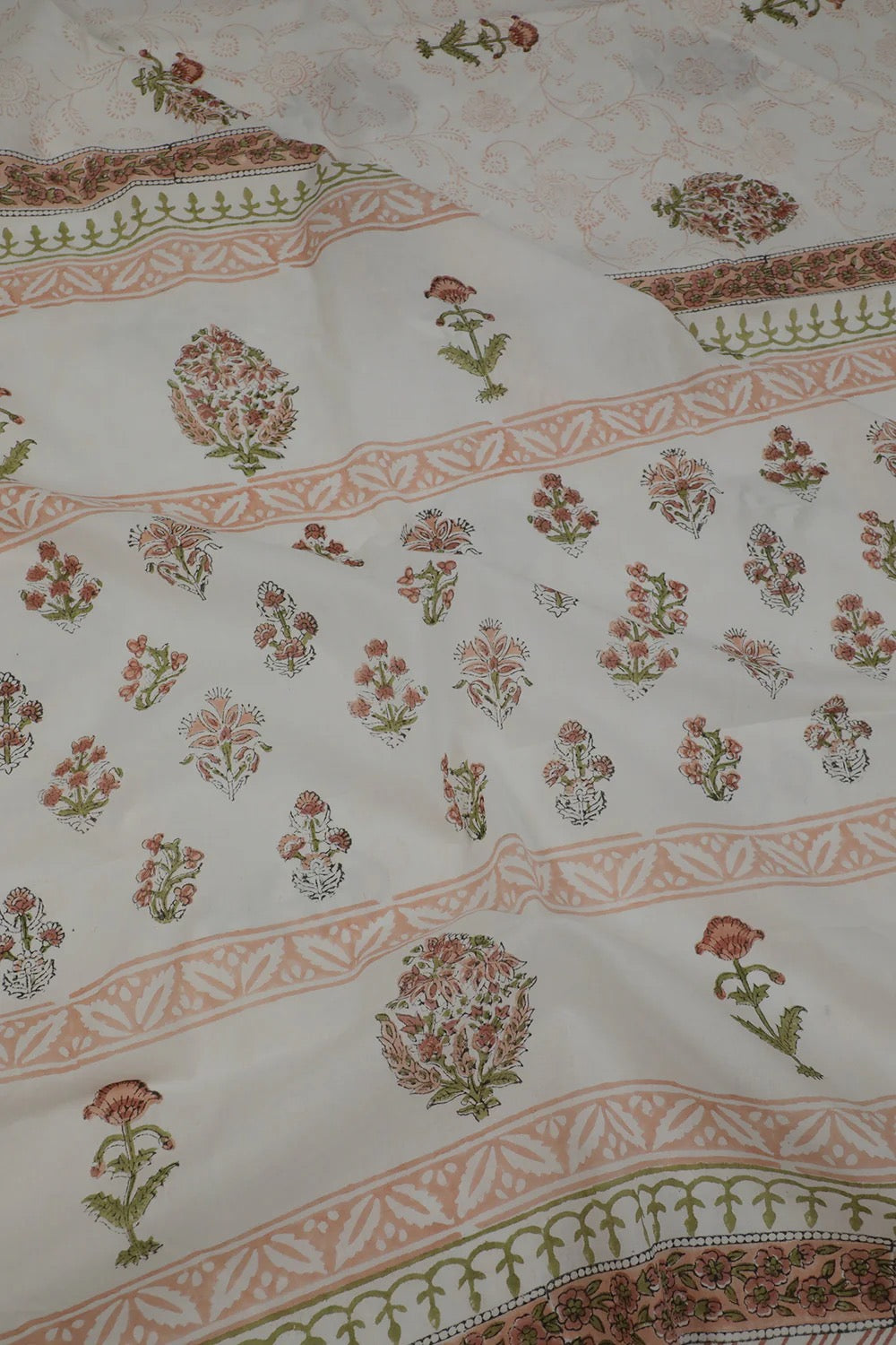 Floral Bunch Butta on Off-White Block Printed Mul Cotton Saree