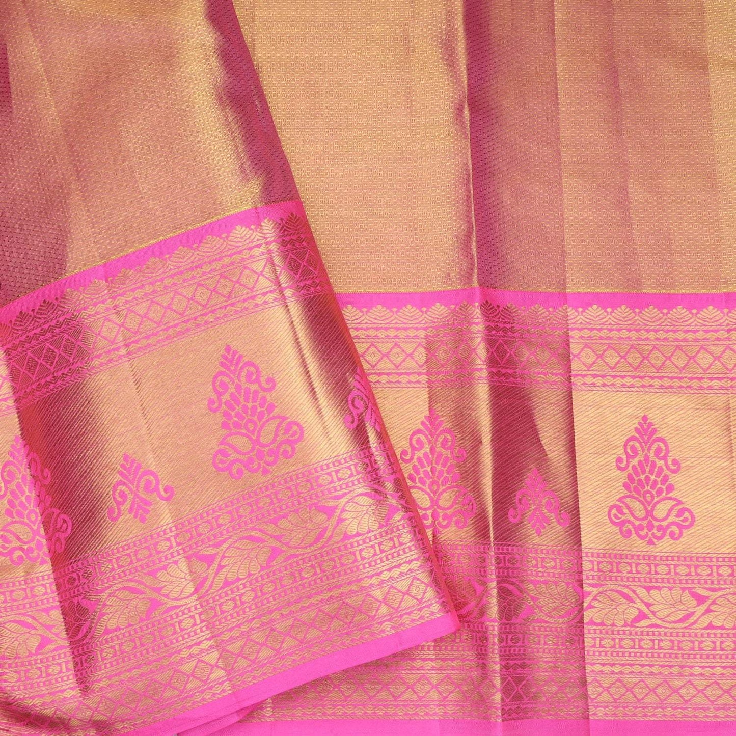 Green Kanjivaram Silk Saree With Floral Pattern